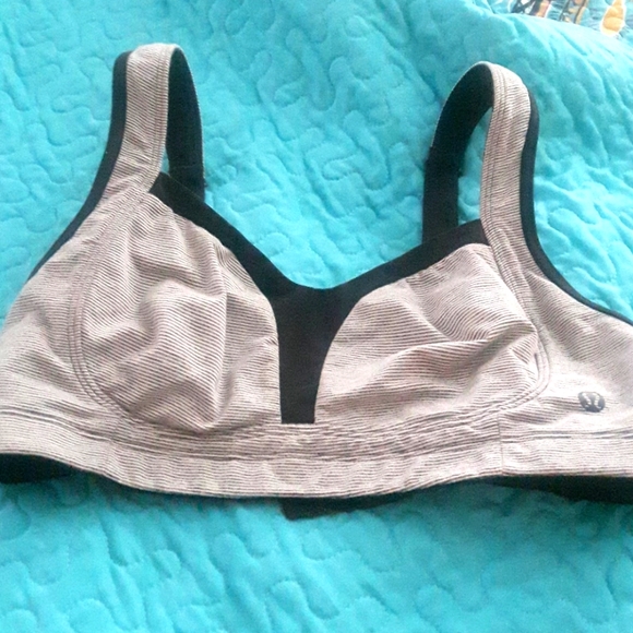 Lululemon sports bra - Picture 1 of 3